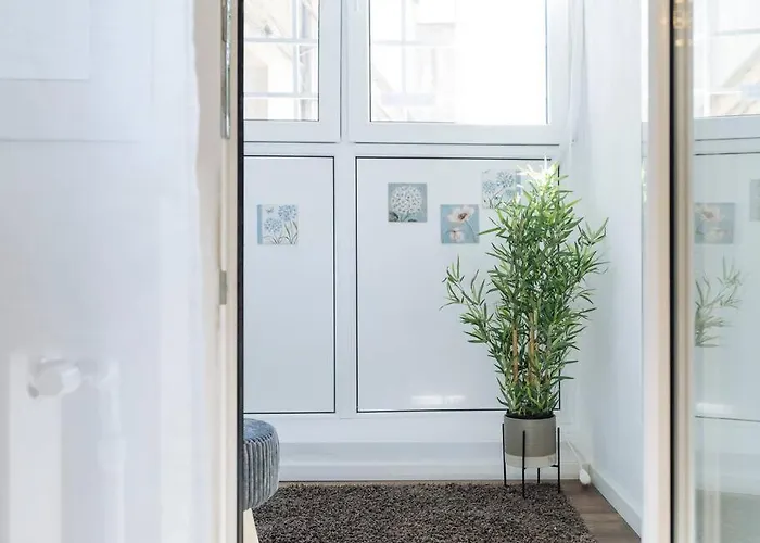 Cozy Next To House Of Parliament Apartment *