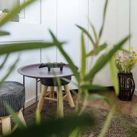 Cozy Next To House Of Parliament Apartment *