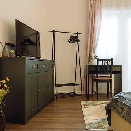 Cozy Next To House Of Parliament Apartment *