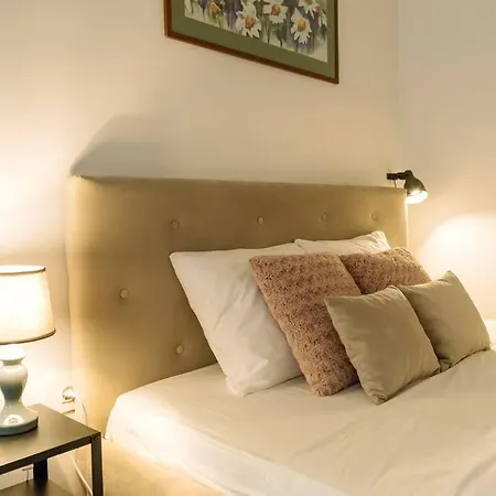 Cozy Next To House Of Parliament Apartment