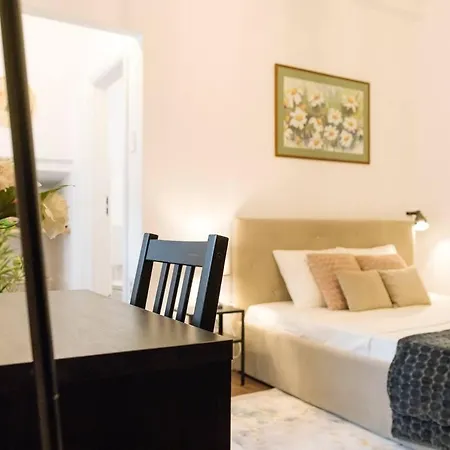 Cozy Next To House Of Parliament Apartment