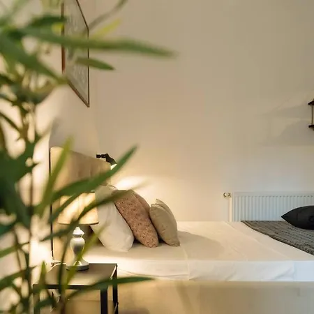 Apartment Cozy Next To House Of Parliament *