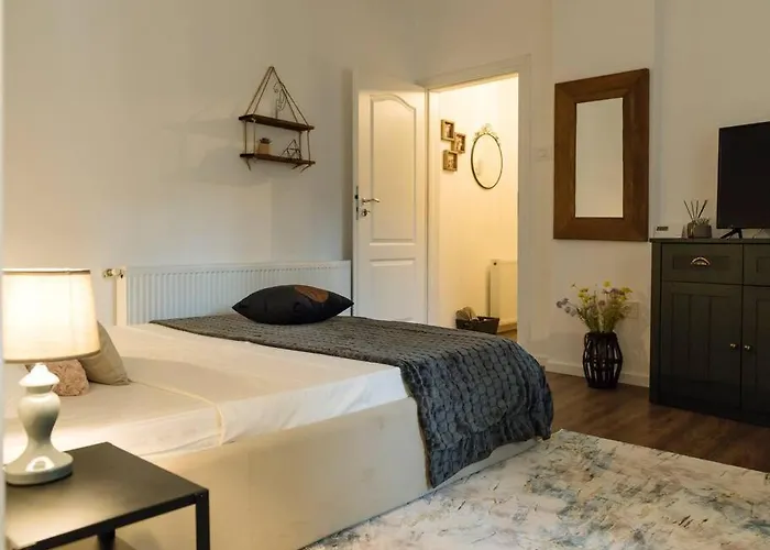 Cozy Next To House Of Parliament *